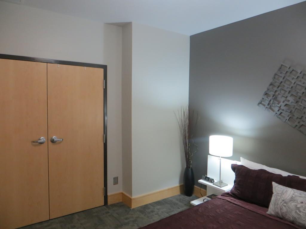 Suites At 118 Bloomington Exterior photo